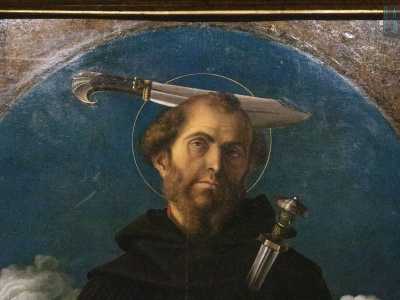 ...trafitto da un pugnale e una roncola...